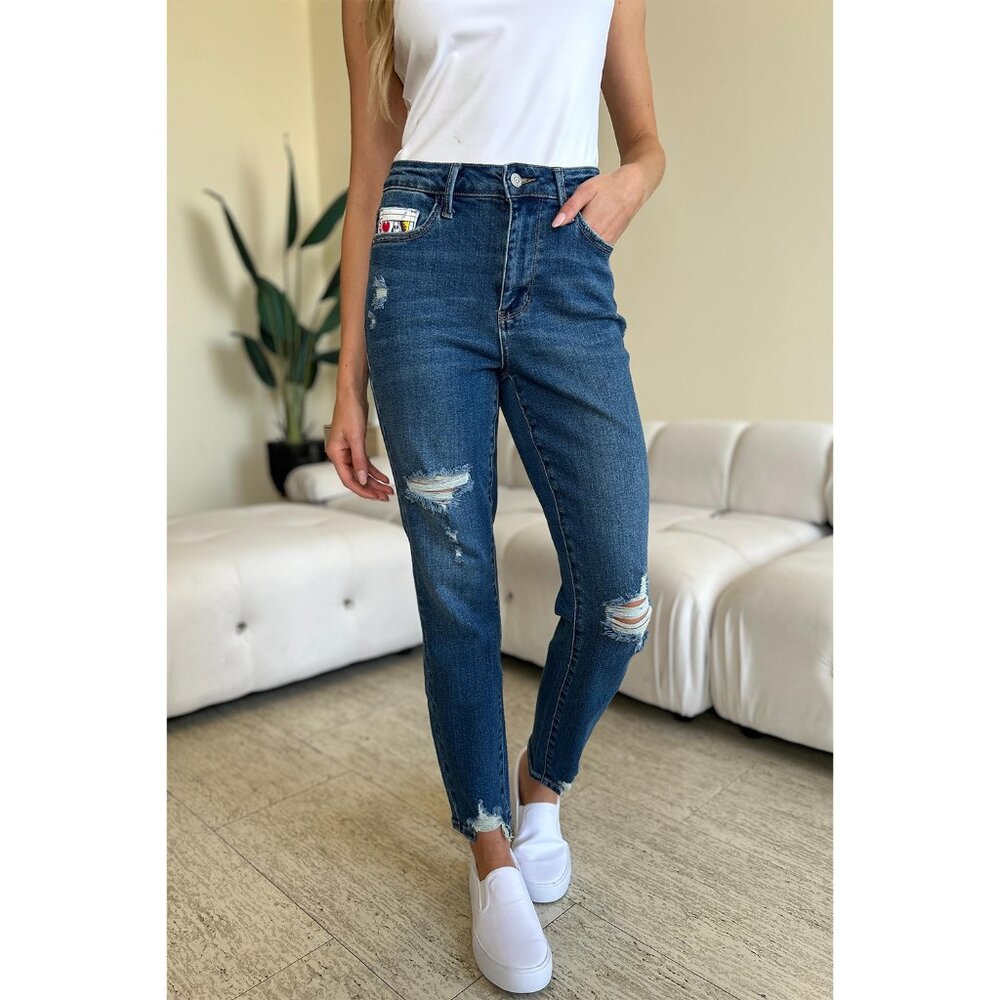 NWT Judy Blue Queen of Hearts BF Fit Distressed Slim Jeans, Comfy, Stretchy